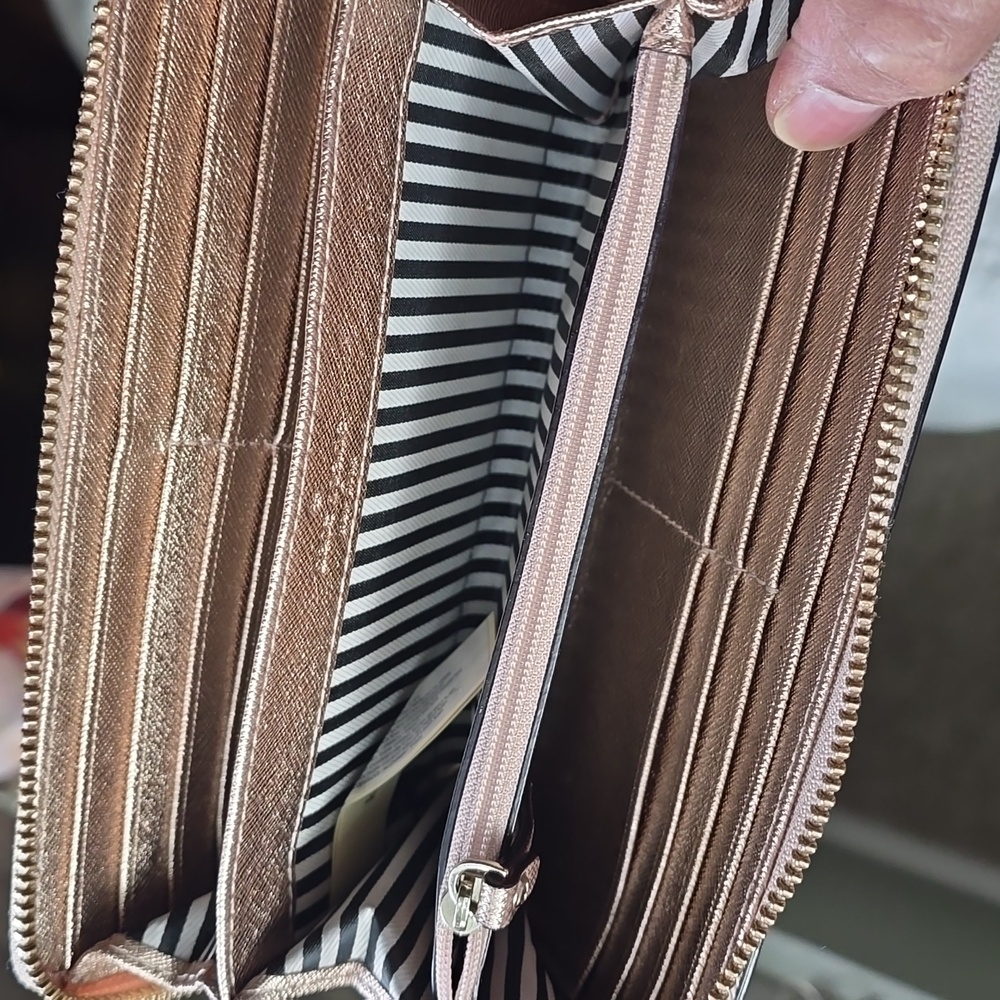 ✨Kate Spade Metallic Gold Zip Around Wallet ✨ - Picture 8 of 11